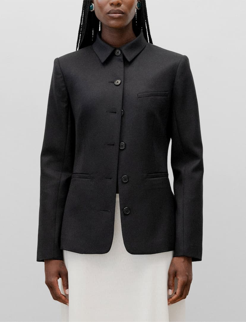 IN HOUSEからBrewed Protein™ファイバーを採用したスーツコレクションが発売されました