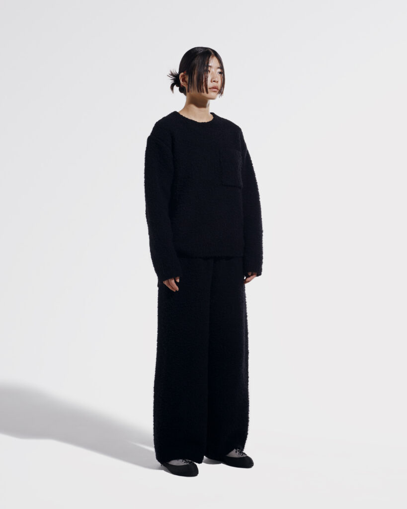 Goldwin 0 releases a shell jacket and knit top and trousers 